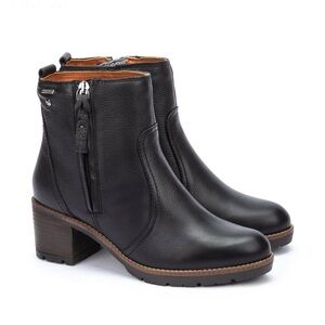 Pikolinos ankle bootie with zip